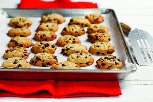 Cranberry Chocolate Chip Cookies | www.canolaeatwell.com