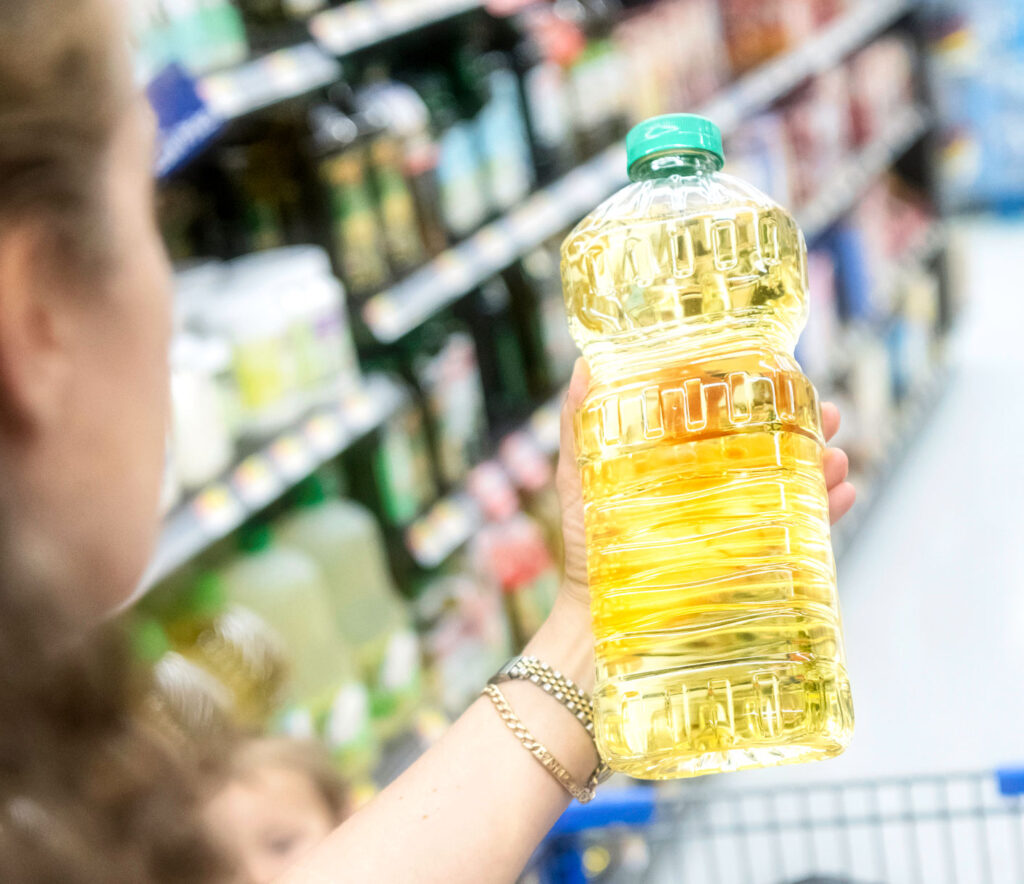 How to buy and store canola oil